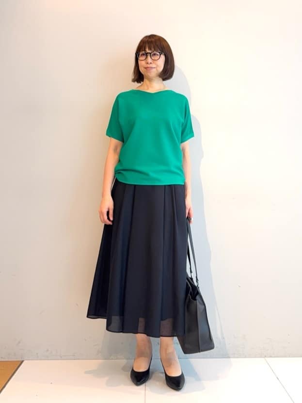 murayamaさんの「INDIVI｜【接触冷感／洗える／SETUP可能】シアーシャンブレータックフレアスカート」を使ったコーディネート