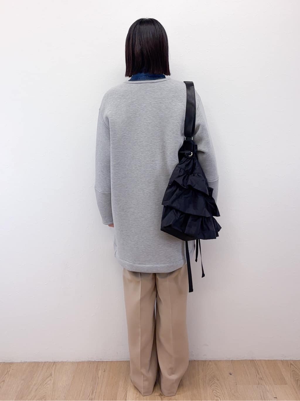 Takeさんの「OPAQUE.CLIP｜セルロース混デニムボウタイブラウス【洗濯機OK】」を使ったコーディネート