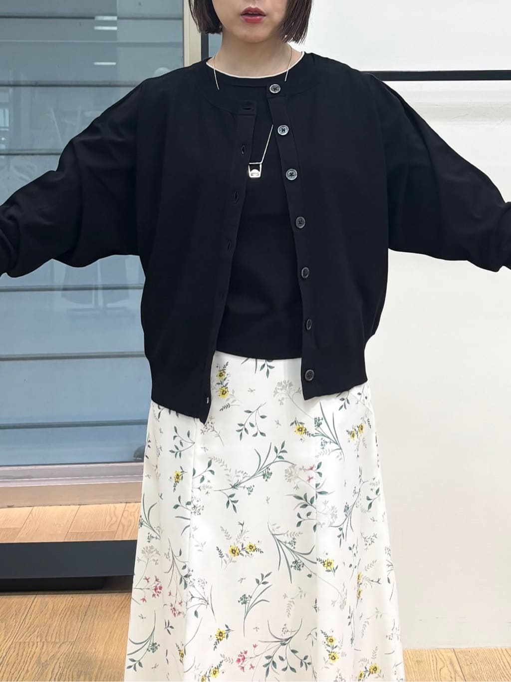 asamiさんの「INDIVI｜【洗える／アンサンブル可能】シンプルデザインニット」を使ったコーディネート