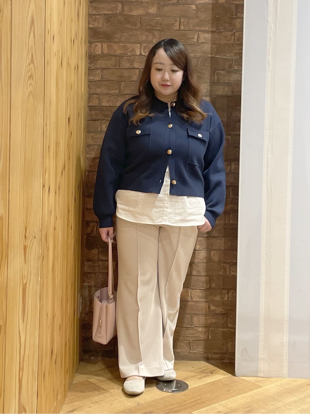 Risaさんの「SHOO･LA･RUE｜【洗濯機可/S-LL】1枚でも羽織りでも 華やか上品カーデ」を使ったコーディネート