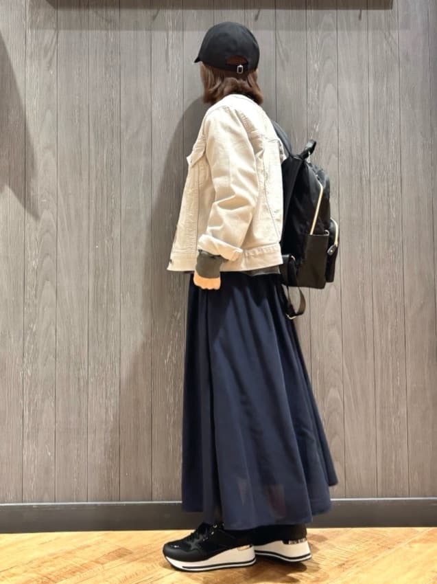 meiさんの「SHOO･LA･RUE｜【洗濯機可/S-LL】コーデの主役になる ロゴアソート 裏毛スウェット」を使ったコーディネート