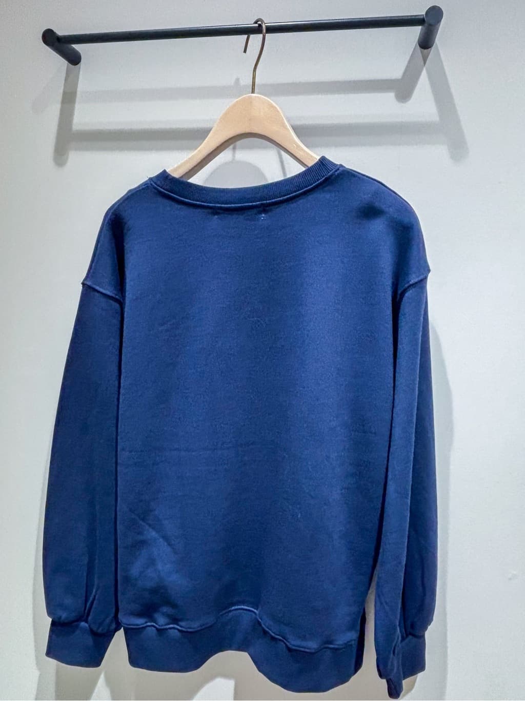 rhythmさんの「grove｜刺繍ロゴ裏毛スウェットプルオーバー」を使ったコーディネート
