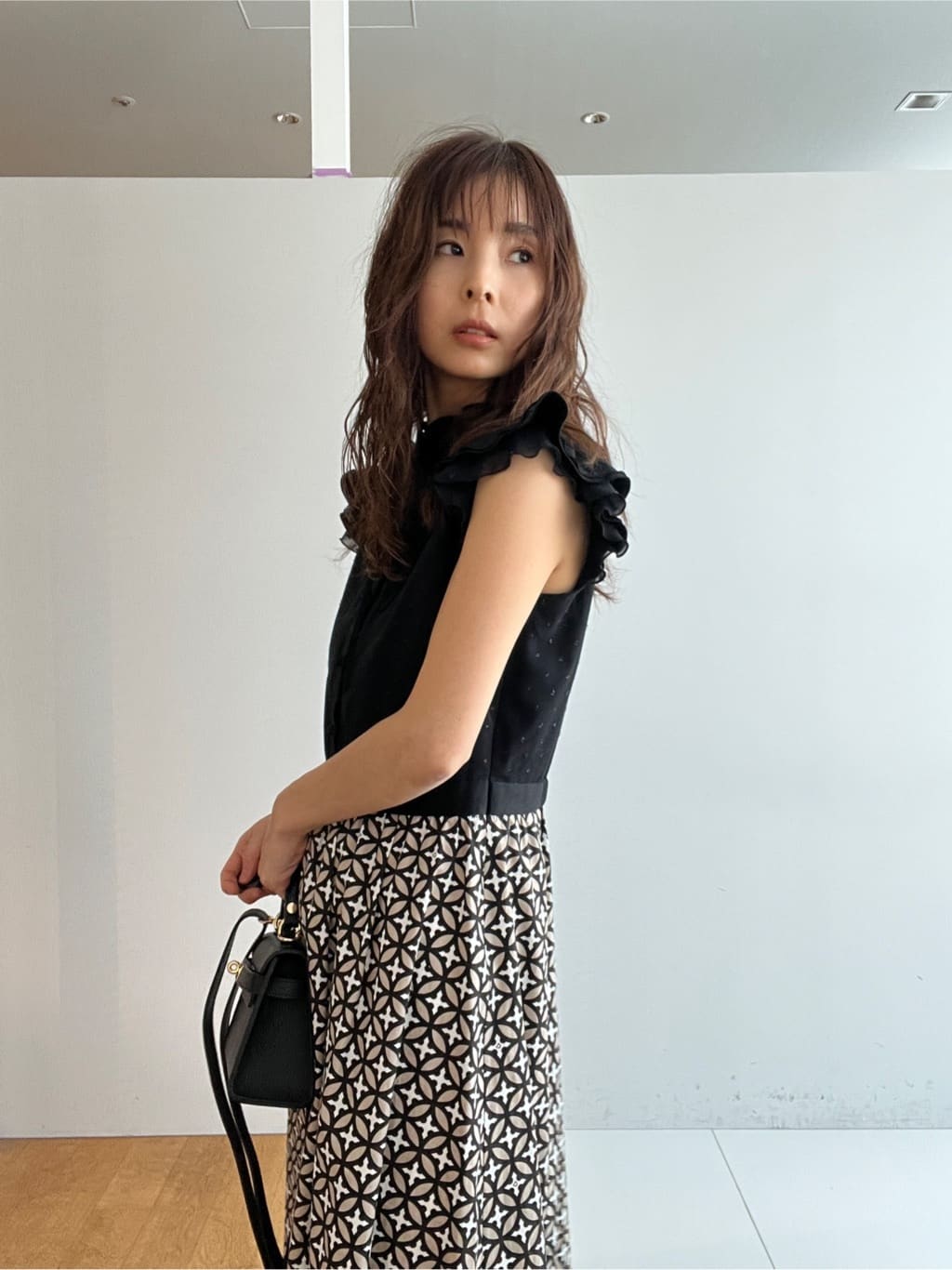 misaさんの「DRESSTERIOR｜【ウォッシャブル】オーバーラップウィングスリーブドレス」を使ったコーディネート