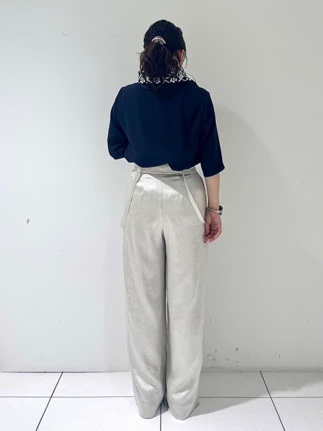 そんさんの「INDIVI｜【90cm四方】ボタニカル柄大判スカーフ」を使ったコーディネート