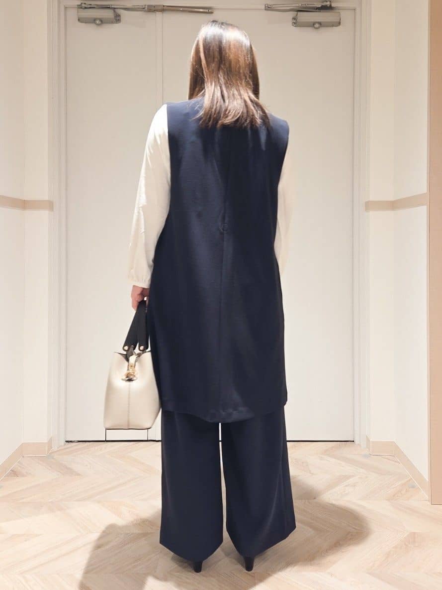 TSUCHIYAさんの「SHOO･LA･RUE｜【洗濯機可/セットアップ可/S-3L】きちんと楽に。カットジョーゼット ロングジレ」を使ったコーディネート