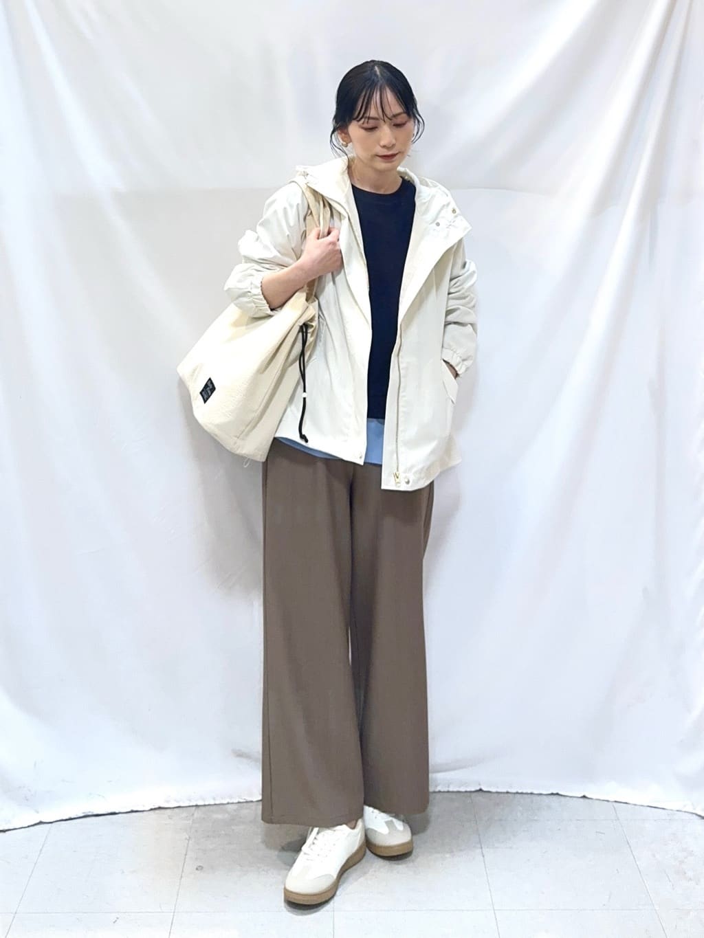 𝐇𝐢𝐫𝐨𝐦𝐢さんの「SHOO･LA･RUE｜【洗濯機可】1枚でサマ見え ラメニットソー レイヤード風トップス」を使ったコーディネート