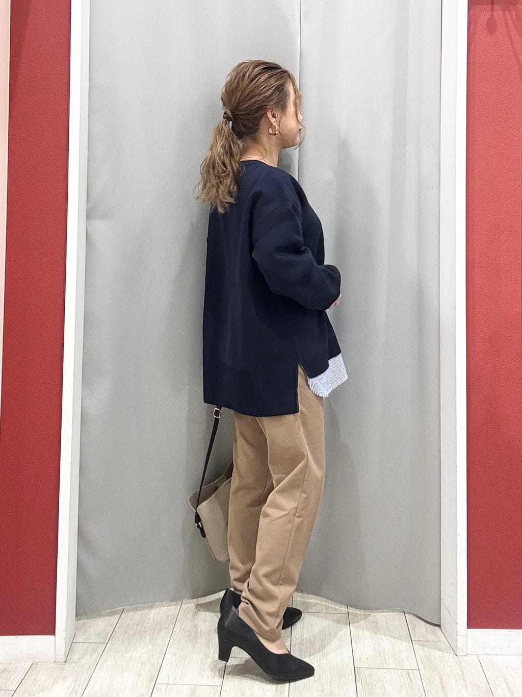 shioさんの「SHOO･LA･RUE｜【洗濯機可/S-LL】ベルト風デザインがアクセント きれい見えテーパードパンツ」を使ったコーディネート