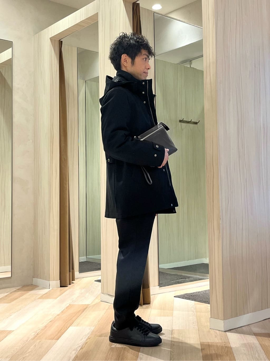 URAさんの「TAKEO KIKUCHI｜【Air Palette Knit】ワンポイント カラーニット プルオーバー」を使ったコーディネート