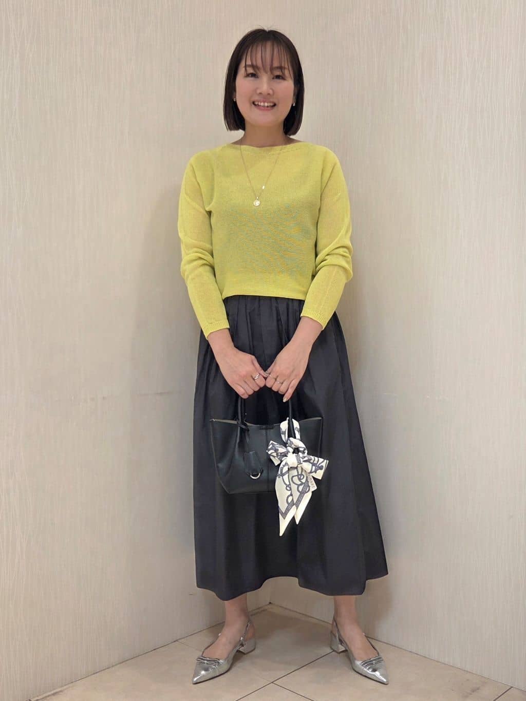 naokoさんの「UNTITLED｜【古畑星夏さん着用/8色展開/程よい透け感】ドライタッチボートネックニット」を使ったコーディネート
