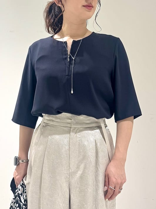 そんさんの「INDIVI｜【90cm四方】ボタニカル柄大判スカーフ」を使ったコーディネート