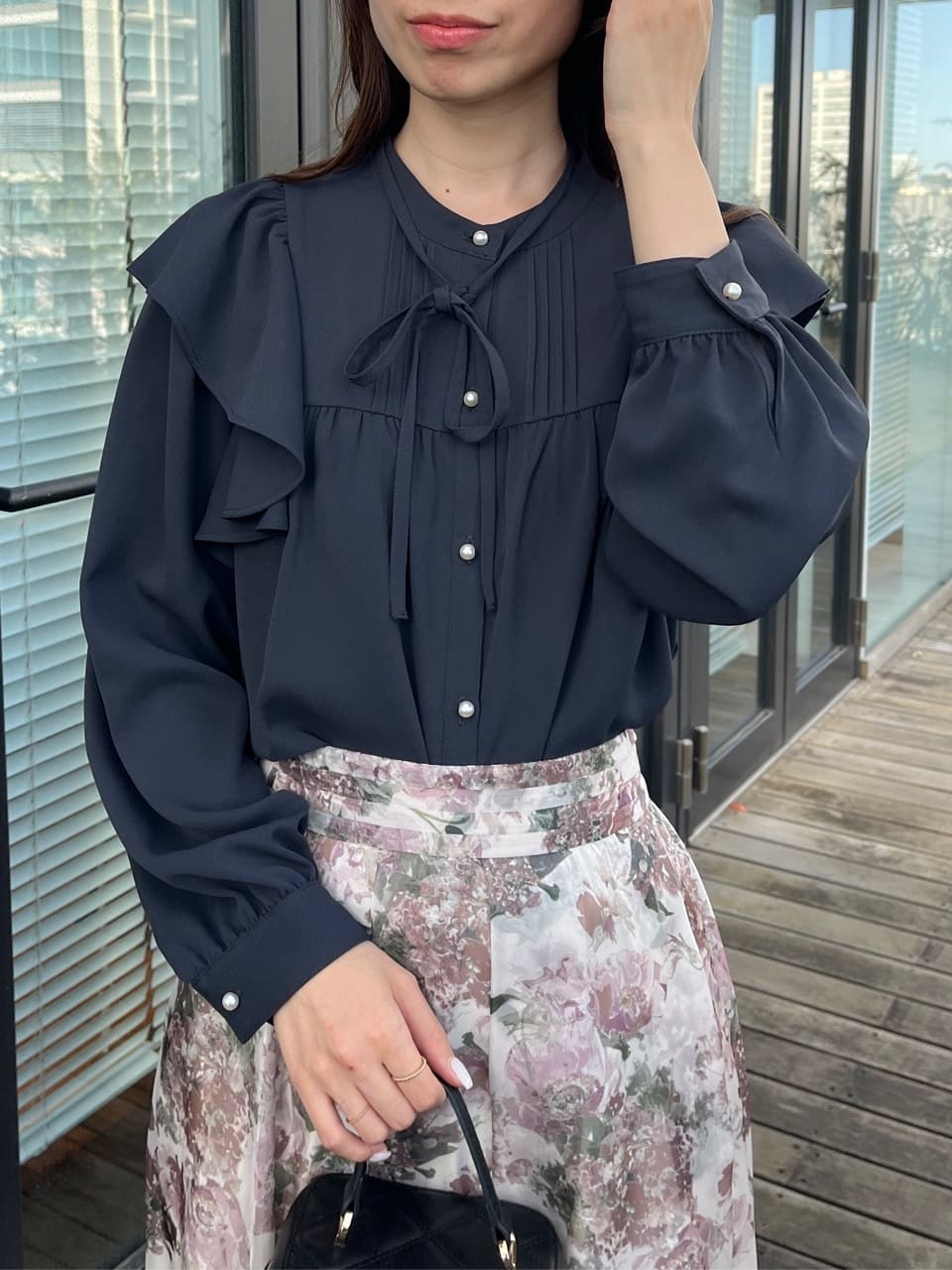 はばさんの「Couture brooch｜【洗える・リボン取り外し可】フリルジョーゼットブラウス」を使ったコーディネート