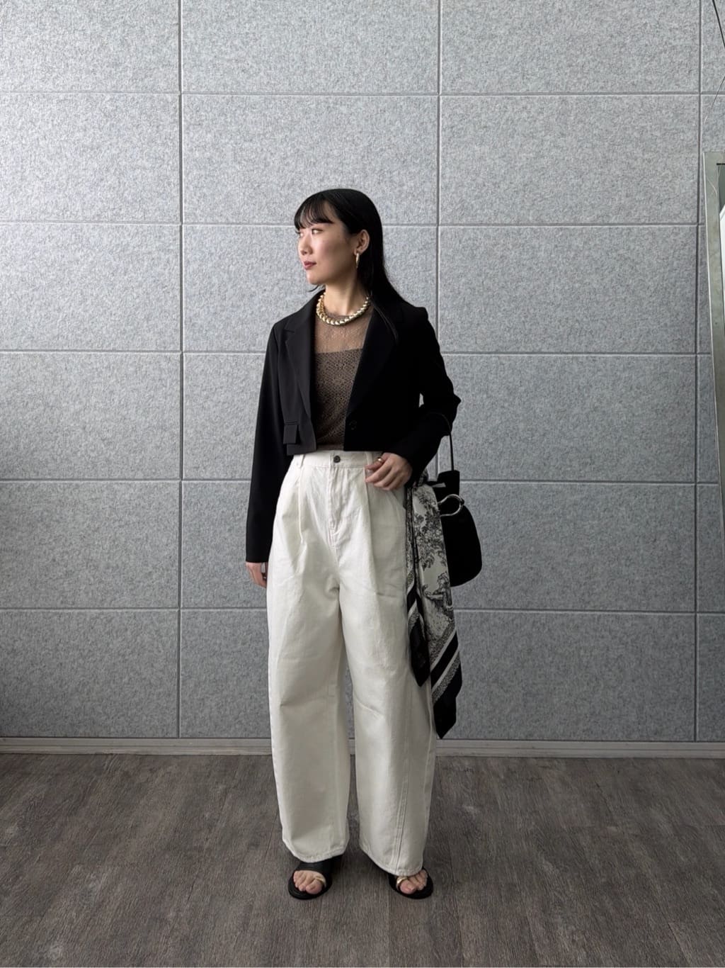rinaさんの「INDIVI｜【2WAY】スリットレースプルオーバー」を使ったコーディネート