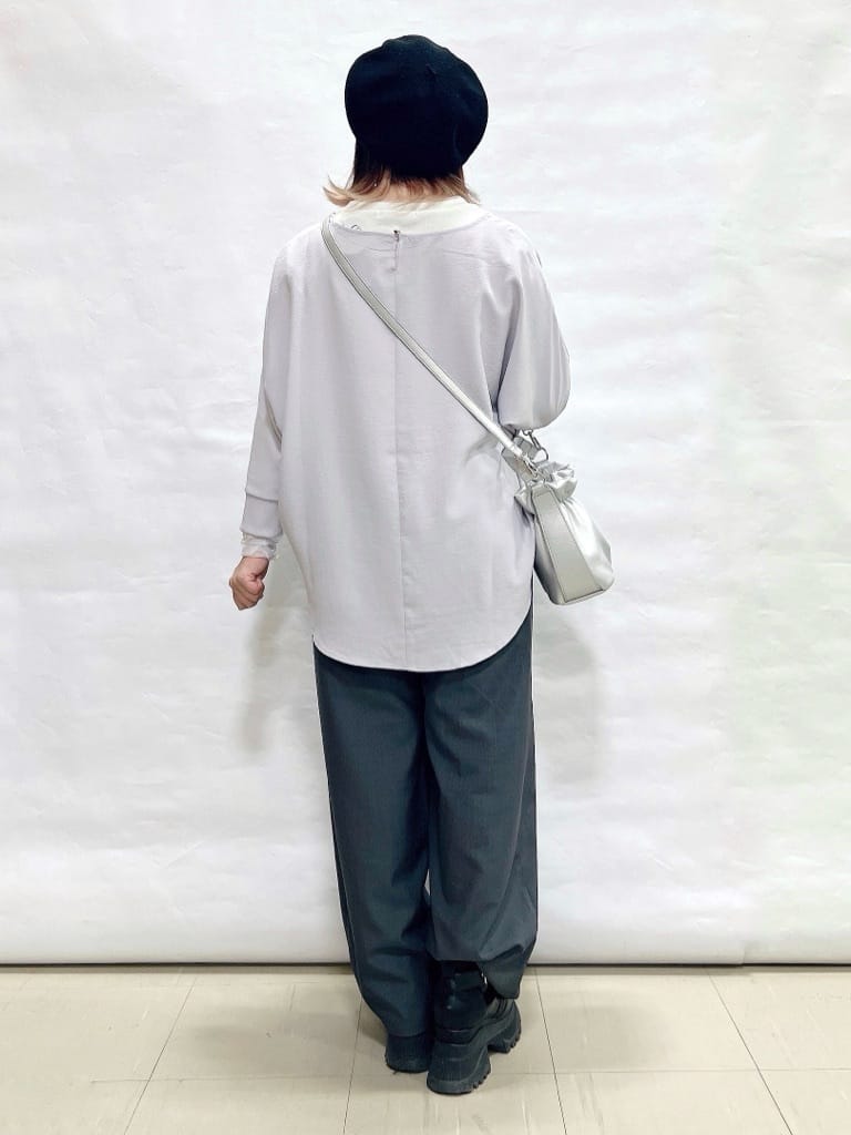 YUIさんの「SHOO･LA･RUE｜【着丈選べる/体型カバー/洗濯機可】さらさらとろん ドルマンブラウス」を使ったコーディネート