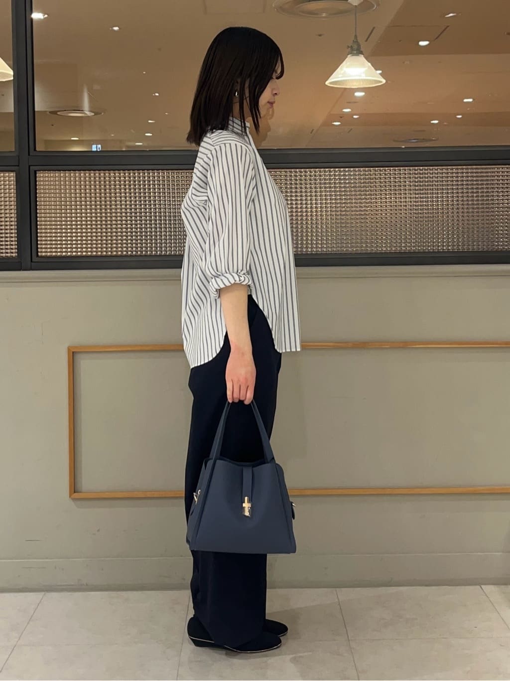 kumiさんの「INDIVI｜【2WAY／洗える】ラメストライプ コットン混シャツ」を使ったコーディネート