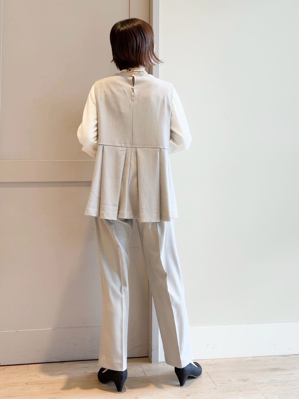 yamakoさんの「grove｜【撥水／シルエット2WAY】羽織るだけでサマになる、スタンドネックテントラインコート」を使ったコーディネート