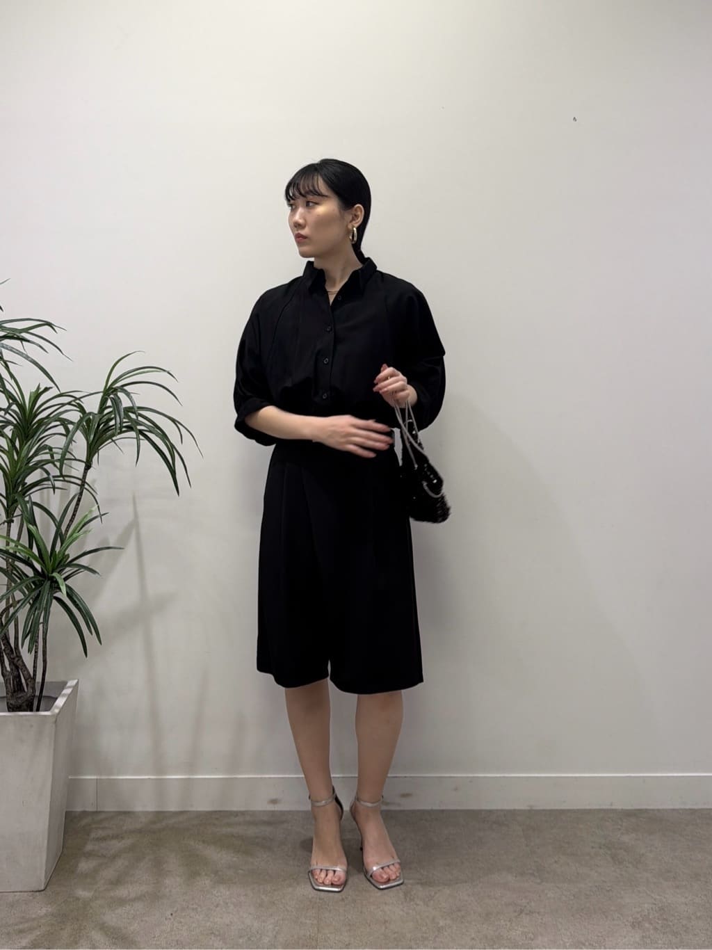 rinaさんの「INDIVI｜バックドロストブラウス」を使ったコーディネート