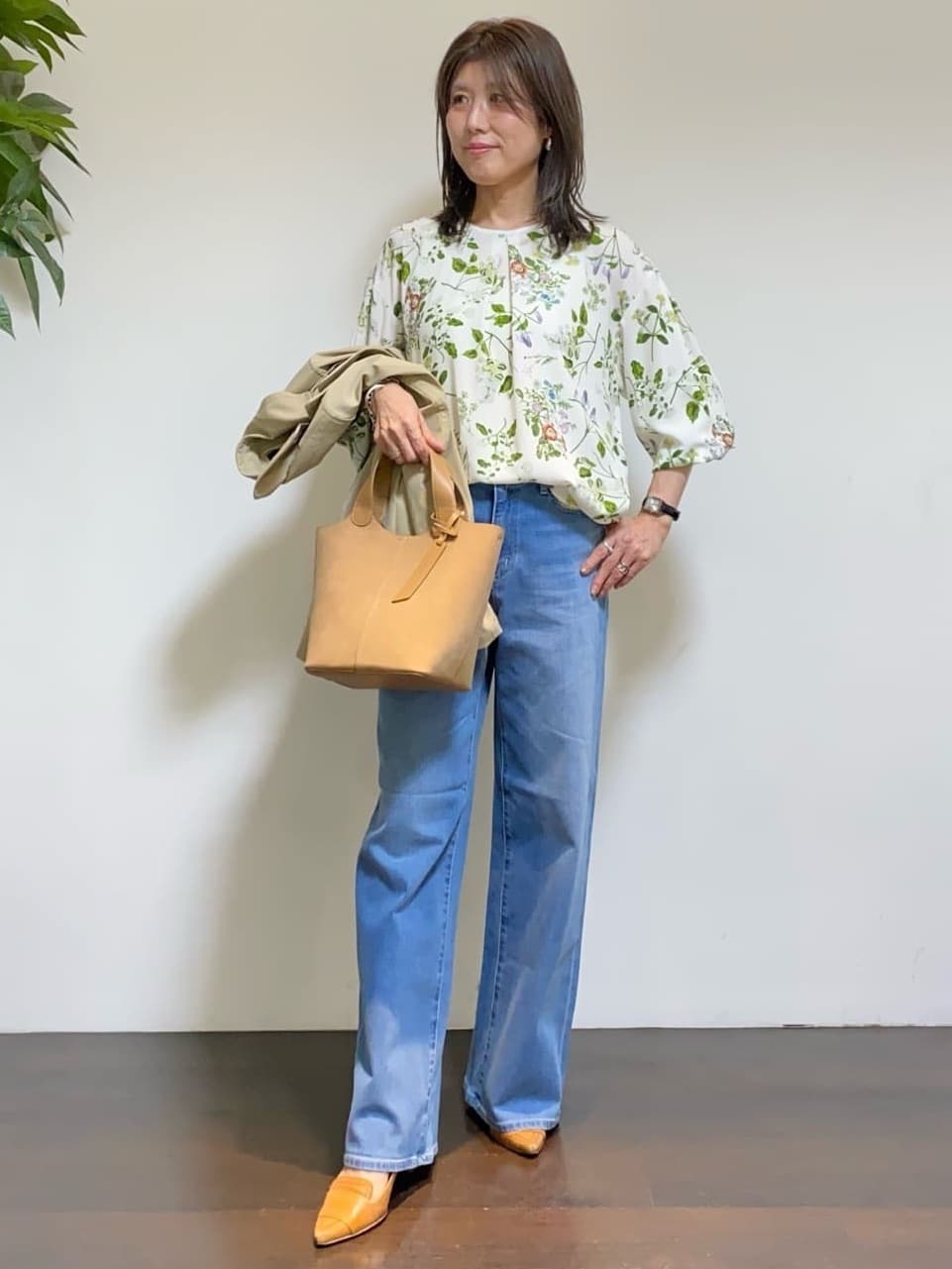 tomoさんの「UNTITLED｜【定番人気/はっ水/洗える】タスランショートトレンチコート」を使ったコーディネート
