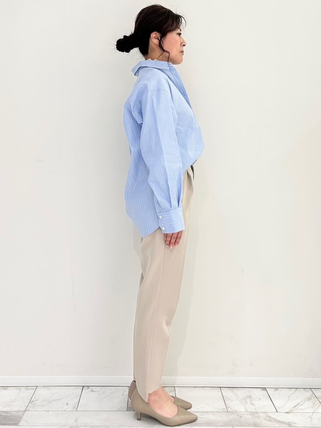 りなさんの「OPAQUE.CLIP｜ステップヘムテーパードパンツ／セットアップ対応可【洗濯機OK】」を使ったコーディネート