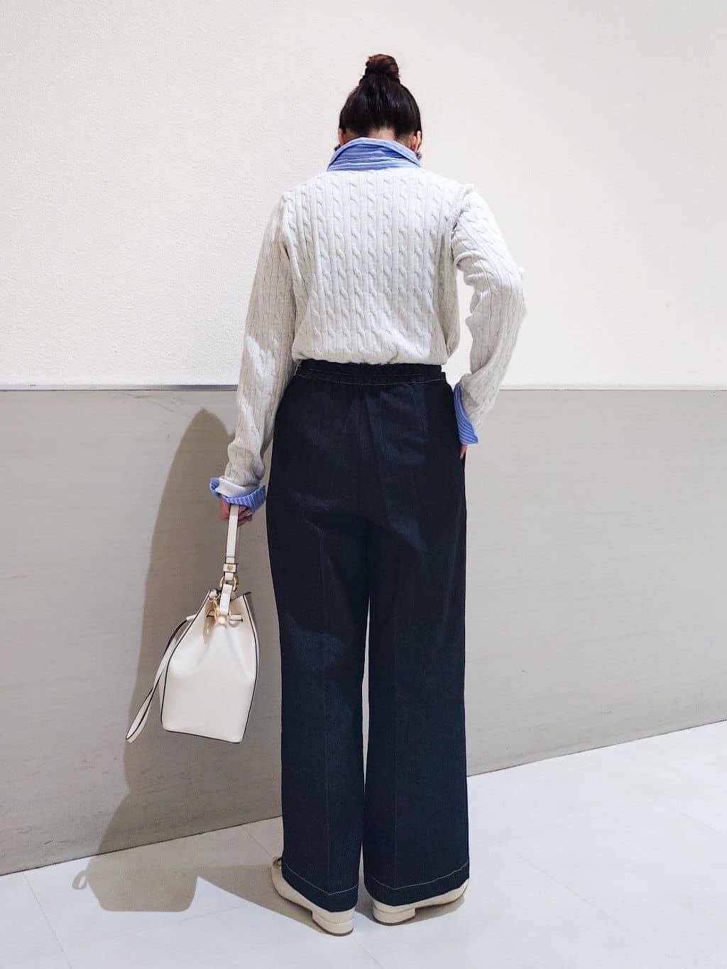 maruさんの「THE SHOP TK｜【1枚でスタイル決まる】シャツレイヤード風 襟付ケーブルニット」を使ったコーディネート