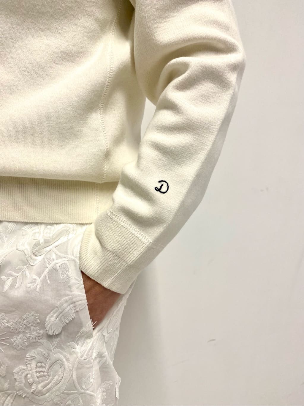 Sawaguchiさんの「DRESSTERIOR｜【ウォッシャブル/ウエストゴム】コットンエンブロイダリー イージーパンツ」を使ったコーディネート
