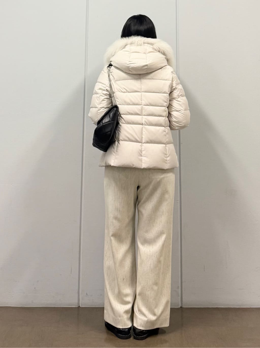 mizukiさんの「INDIVI｜【名品／撥水／抗菌防臭】ショート丈リサイクルダウンコート」を使ったコーディネート