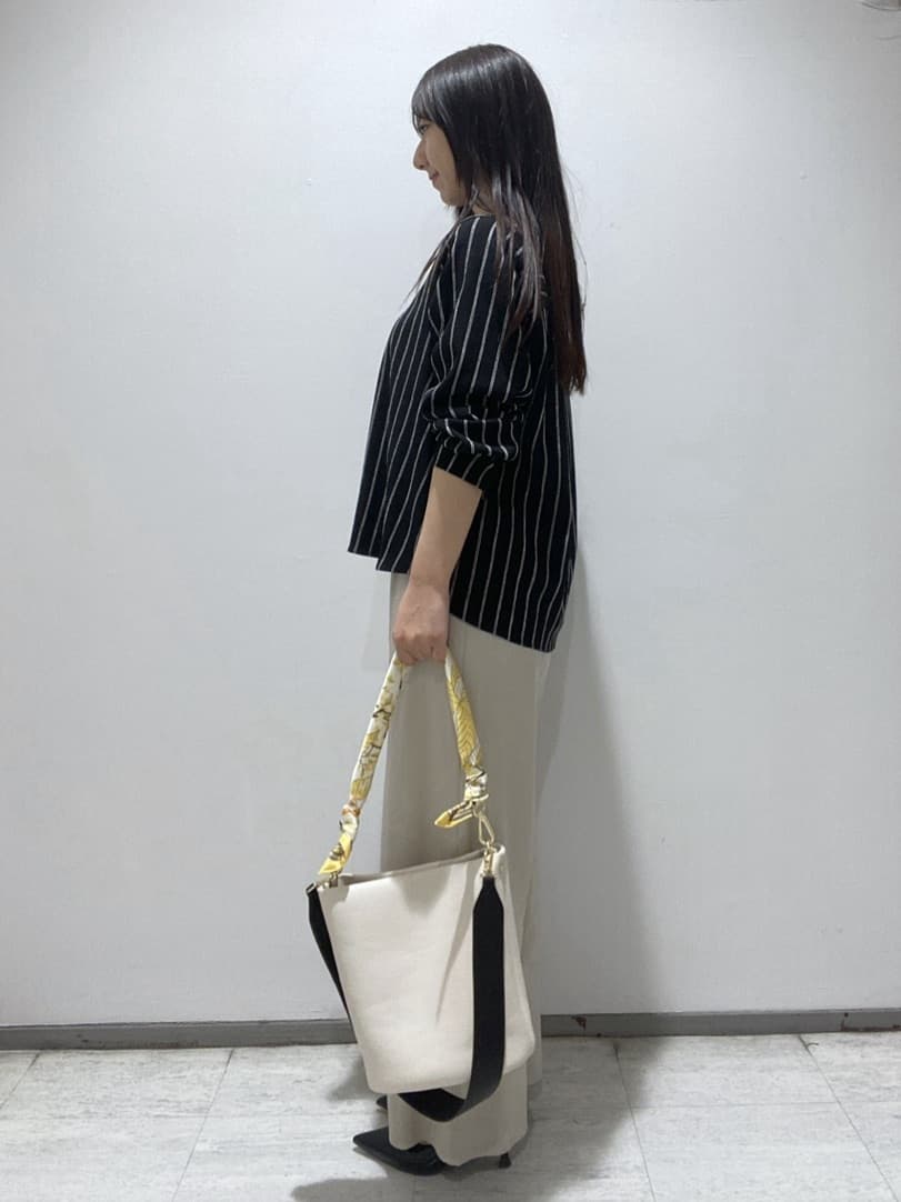 meiさんの「INDIVI｜【ハンドル2WAY／A4収納】スカーフハンドル バケツバッグ」を使ったコーディネート