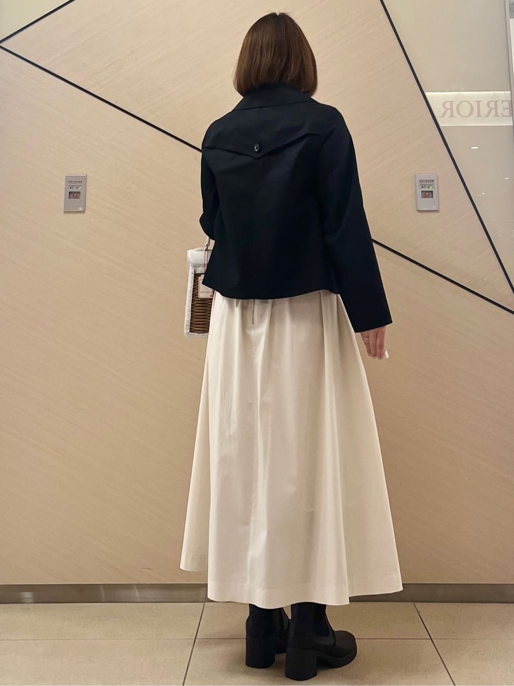 yahataさんの「DRESSTERIOR｜【ウォッシャブル/撥水素材】Aラインショートトレンチジャケット」を使ったコーディネート