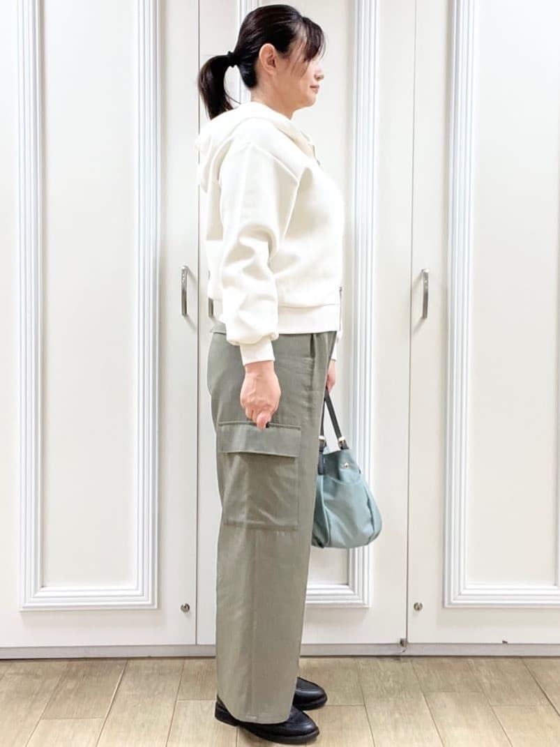 KAOさんの「Reflect｜ストレートワイドカーゴパンツ」を使ったコーディネート