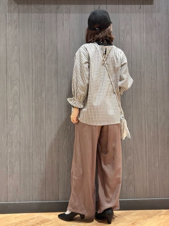 meiさんの「SHOO･LA･RUE｜【セットアップ可/洗濯機可】上品チェックが好印象 ゆるさら6分袖ブラウス」を使ったコーディネート