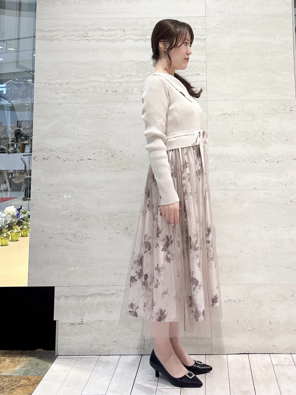 かほさんの「OPAQUE.CLIP｜【マツコの知らない世界で紹介】ビジューデザインポインテッドパンプス《抗菌防臭》」を使ったコーディネート