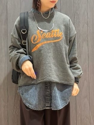 meiさんの「SHOO･LA･RUE｜【洗濯機可/S-LL】コーデの主役になる ロゴアソート 裏毛スウェット」を使ったコーディネート