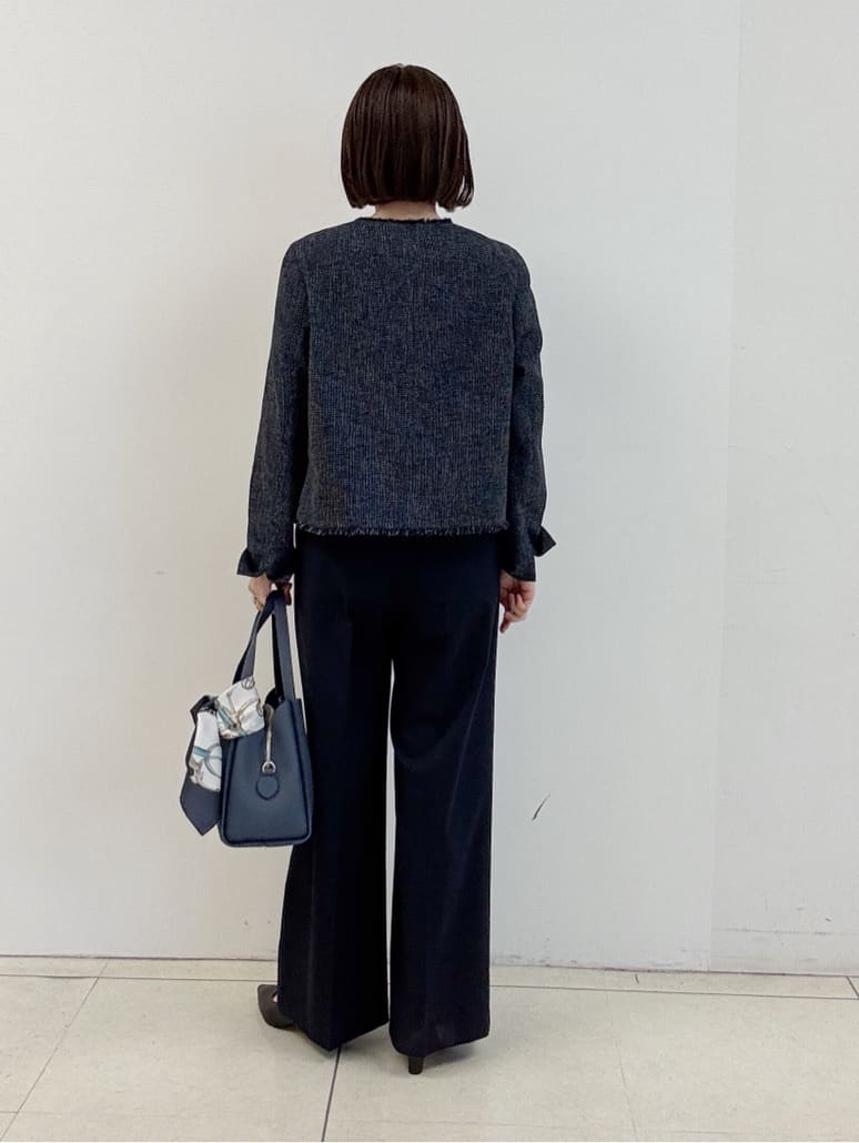 yoshiyaさんの「INDIVI｜【合皮／ミドルサイズ】春カラーフォルムバッグ」を使ったコーディネート