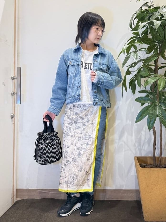 misakiさんの「SHOO･LA･RUE｜【SHOO・LA・RUE DENIM】羽織るだけでこなれる　オーバーサイズデニムジャケット」を使ったコーディネート
