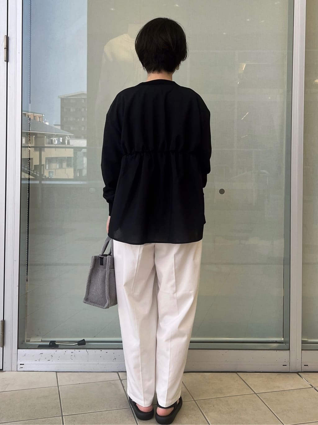 yo-koさんの「OPAQUE.CLIP｜ブラウス風Vネックカーディガン【洗濯機OK】」を使ったコーディネート