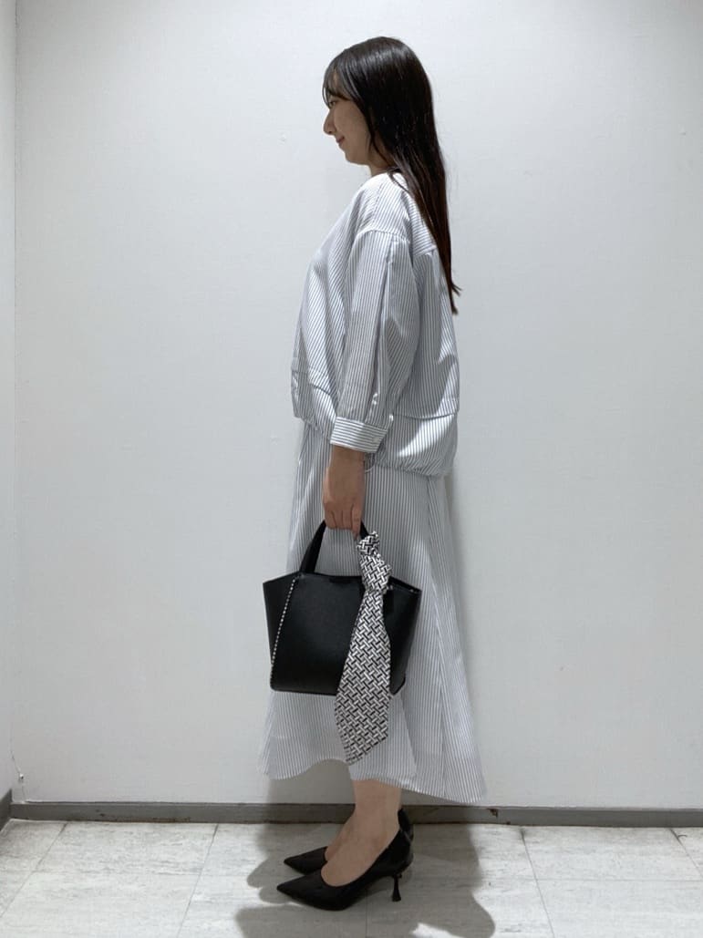 meiさんの「INDIVI｜【接触冷感／洗える／2WAY】ドロスト付 シアーシャンブレーシャツ」を使ったコーディネート