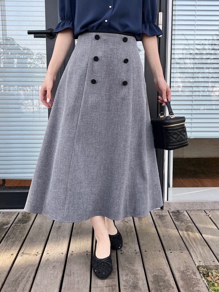 はばさんの「Couture brooch｜【通勤・洗える】配色ダブルカラー ブラウス」を使ったコーディネート