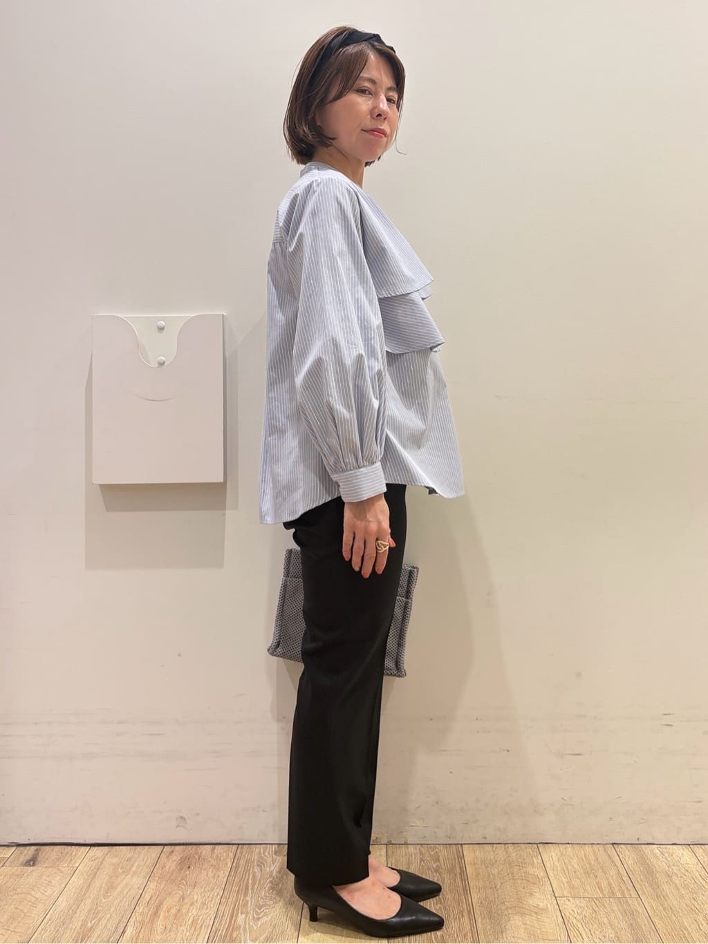 YUKOさんの「index｜フリルキーネックシャツ【洗濯機OK／イージーアイロン／防シワ】《XS～LL／7col》」を使ったコーディネート