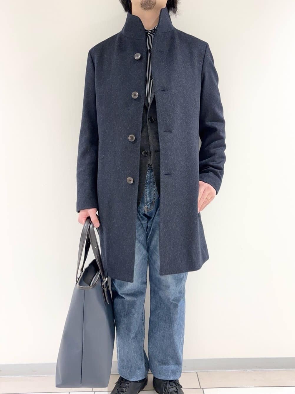 及川さんの「TAKEO KIKUCHI｜【ウールカシミヤブレンド】ビーバー調 スタンドカラー コート」を使ったコーディネート
