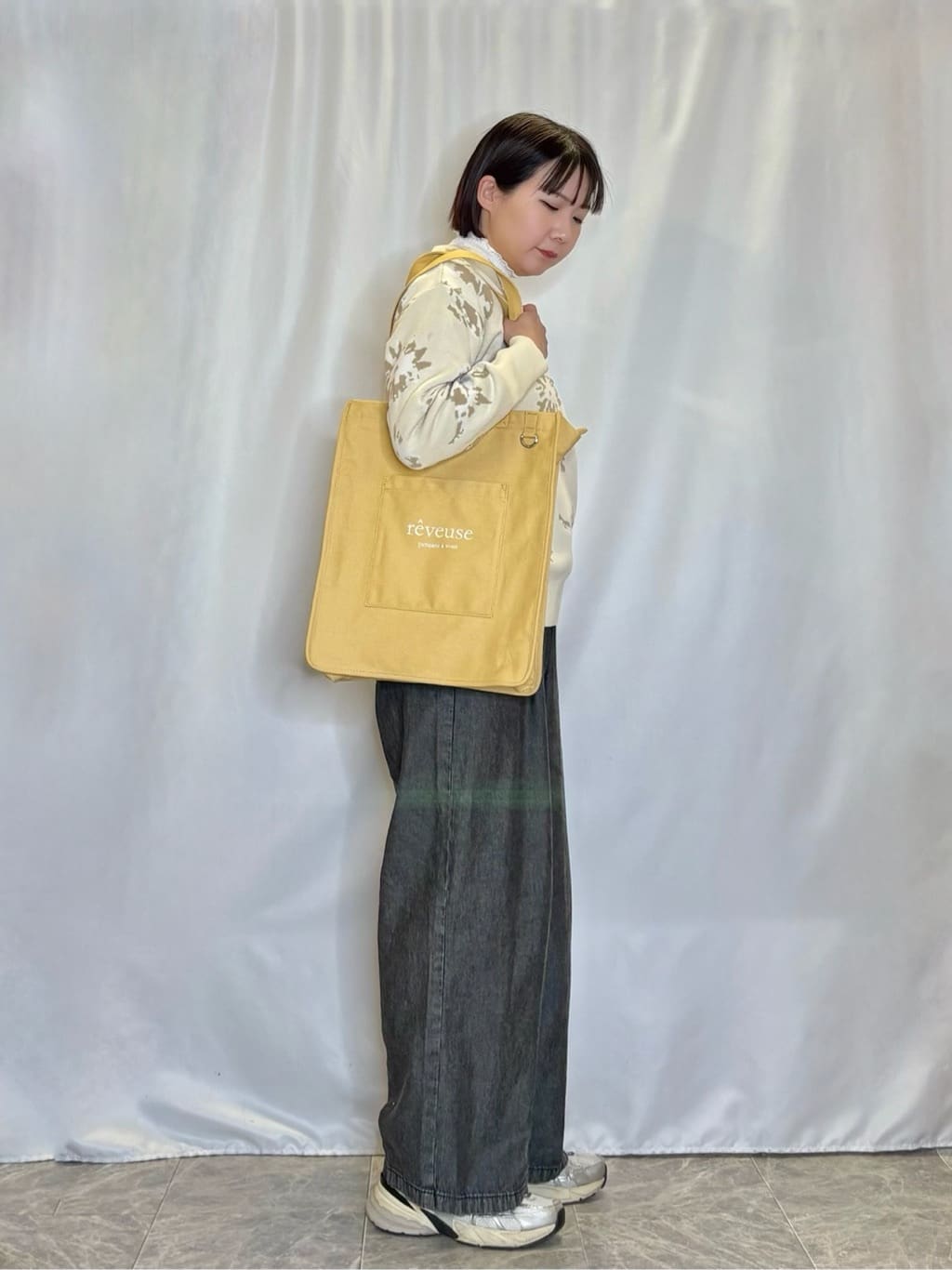 ネリさんの「SHOO･LA･RUE｜【洗濯機可/S-LL】ゆるシルエット 甘すぎない　大人の花柄もちもちニット」を使ったコーディネート