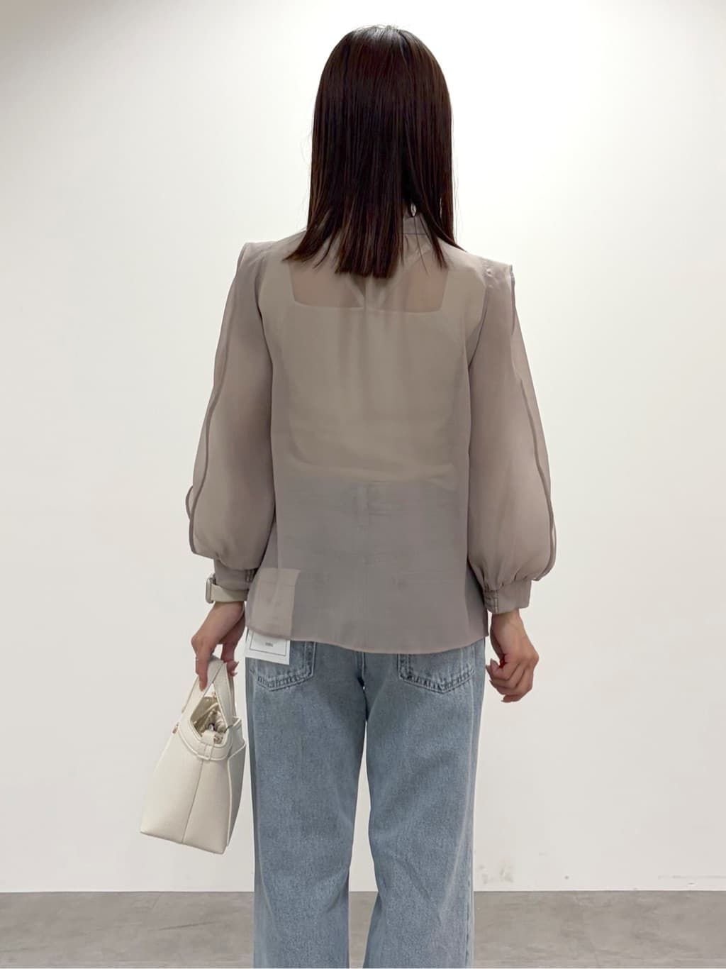 kozuさんの「index｜キャンディスリーブショートトレンチコート【洗濯機OK／撥水／防花粉】《5col》」を使ったコーディネート