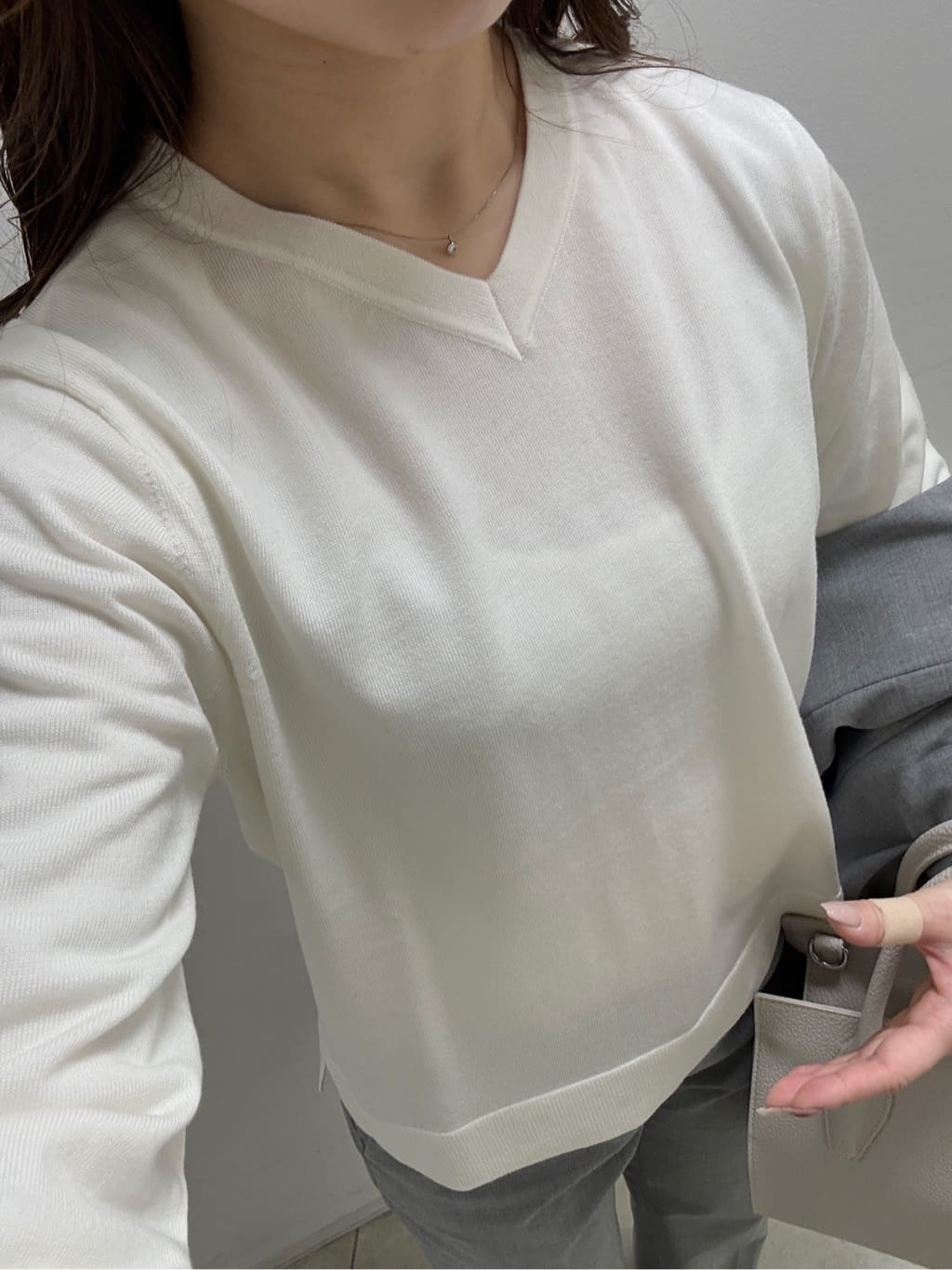 kahoさんの「INDIVI｜【洗える／毛玉になりにくい】エクストラファインウール Vネックニット」を使ったコーディネート