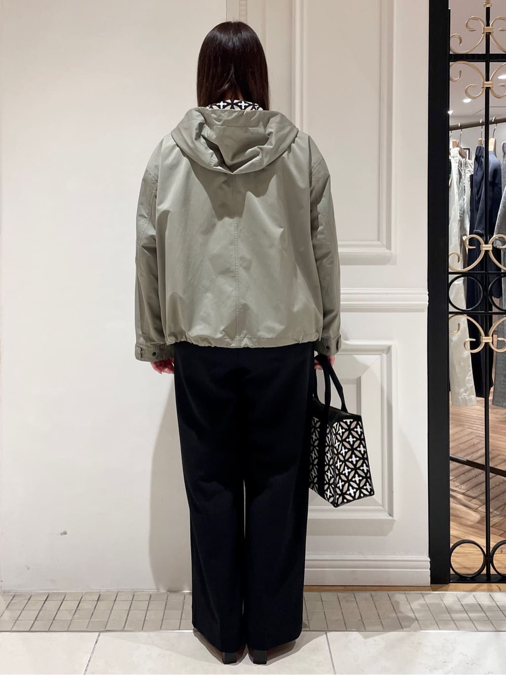 minowaさんの「DRESSTERIOR｜【ウォッシャブル/撥水素材】撥水ツイル マウンテンパーカー」を使ったコーディネート