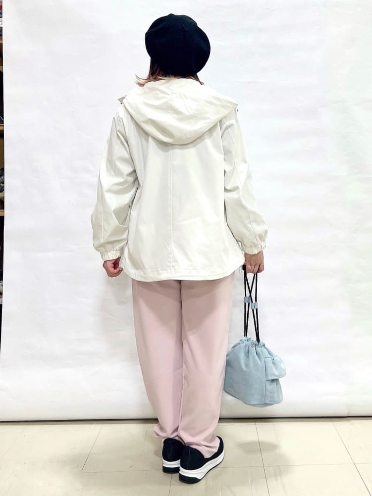 YUIさんの「SHOO･LA･RUE｜【高レビュー/洗濯後しわになりにくい/SS-LL】スマート見え イージーテーパードパンツ」を使ったコーディネート