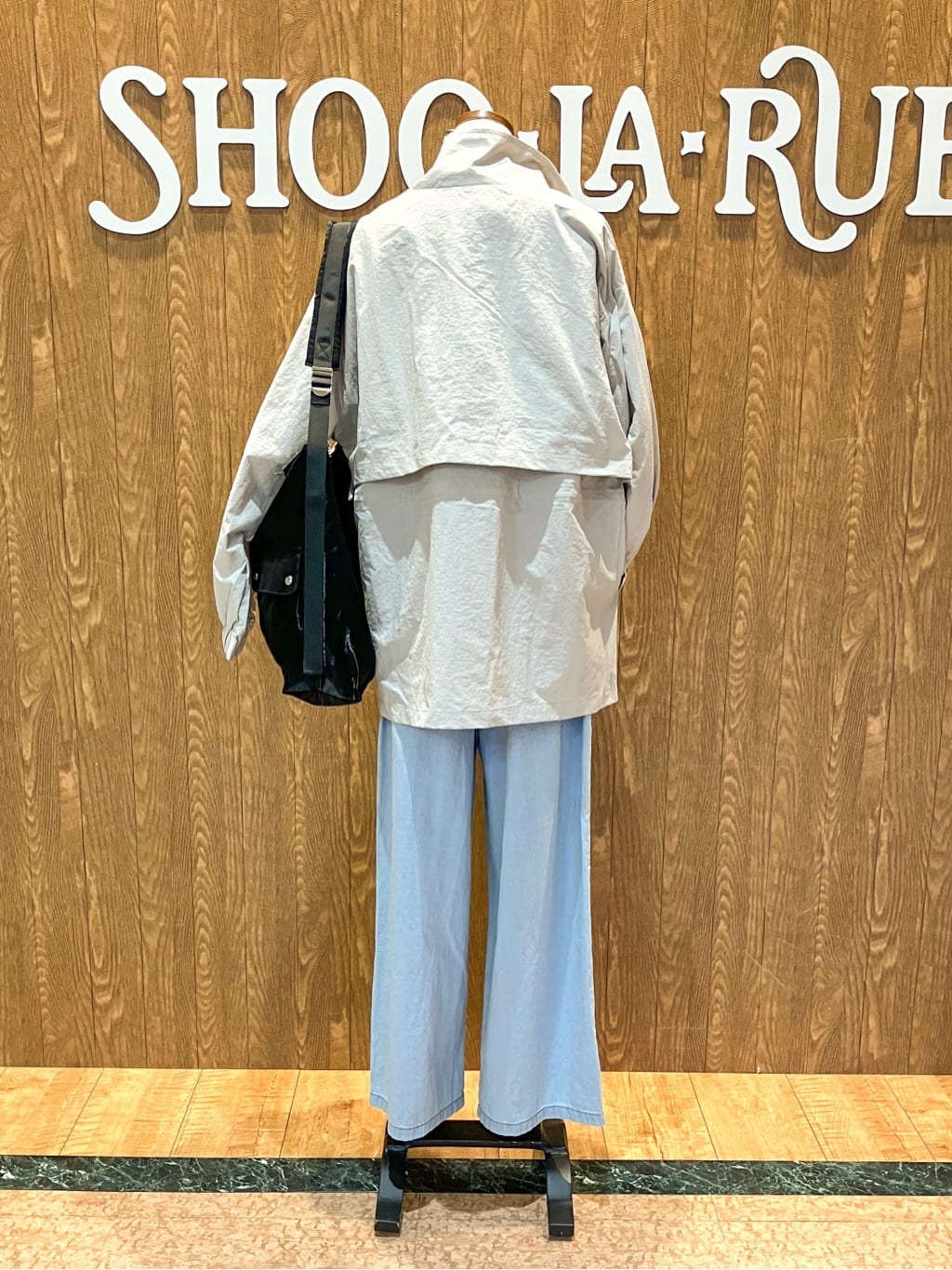 itoさんの「SHOO･LA･RUE｜【高レビュー/洗濯機可/S-LL】さらに軽くなった スポンディッシュ裾フェイクトップス」を使ったコーディネート