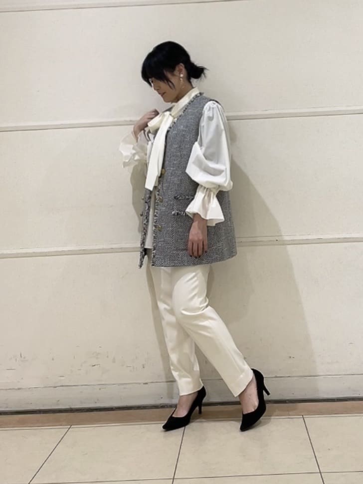 watanabeさんの「UNTITLED｜【オンオフ使える】スラブツイード ジレ」を使ったコーディネート