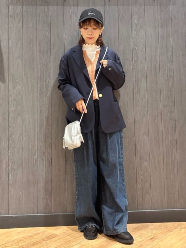 meiさんの「SHOO･LA･RUE｜【洗濯機可/S-LL】キーネックでお顔周りすっきり ざっくり編みカーディガン」を使ったコーディネート