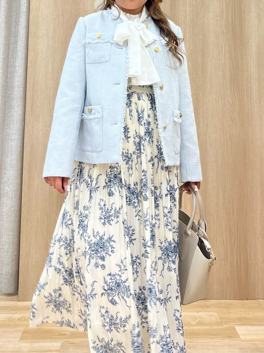 みことさんの「grove｜【ハレの日・通勤】きちんとからカジュアルまで着回せる、ミドル丈ツイードジャケット」を使ったコーディネート