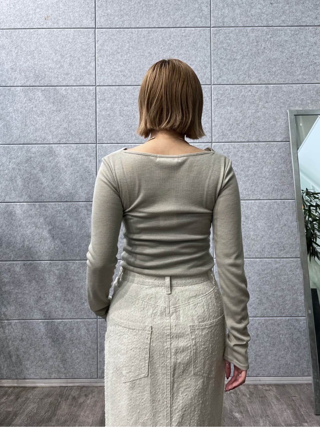 Harukaさんの「INDIVI｜オフショルカットソー」を使ったコーディネート