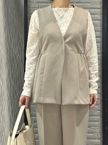 ga_riさんの「THE SHOP TK｜【通勤・きちんと見えに】ダブルクロス ペプラムジレ/セットアップ可」を使ったコーディネート