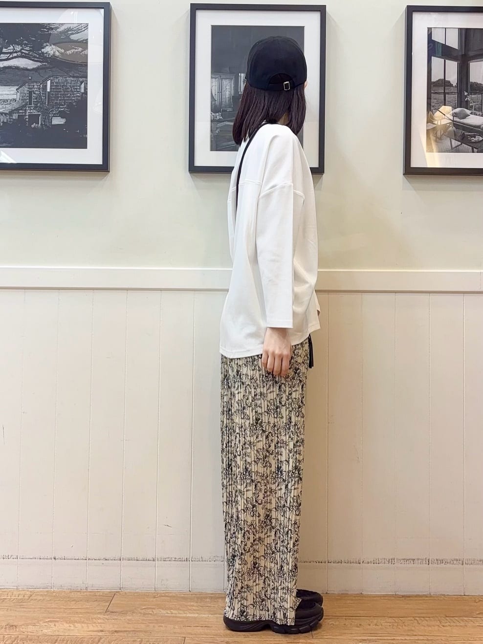 えぬさんの「SHOO･LA･RUE｜【洗濯機可/UV/綿100％】体型カバーが叶う ゆるトップス」を使ったコーディネート